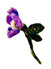 Cargar imagen en el visor de la galería, Flor del Portal — Escultura botánica en lana afieltrada