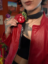 Cargar imagen en el visor de la galería, Hoja del Umbral — Escultura textil y amuleto botánico