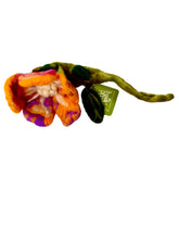 Cargar imagen en el visor de la galería, Flor Solar— Escultura botánica en lana afieltrada